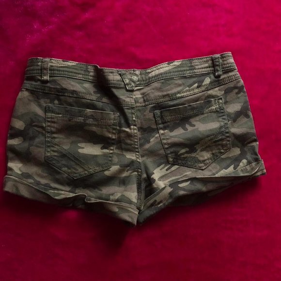 Camo Shorts🎆 - Picture 2 of 2